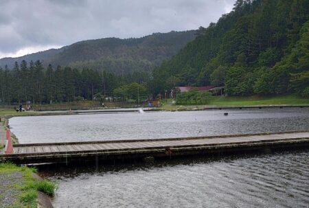 土砂降り＆雷で早上がり ～平谷湖フィッシングスポット～